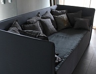 Съемные чехлы на диван и плед-покрывало. Мебель  UG-art home design. Дом в Подмосковьеfdhgxjhfjg
