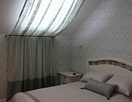 Текстильное декорирование мансардного окна. Спальня,таунхаус в Красногорскеfdhgxjhfjg