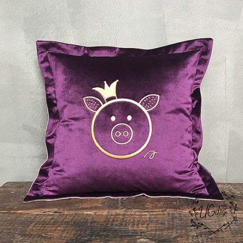 Подушка Свинка королевская, фиолетовый